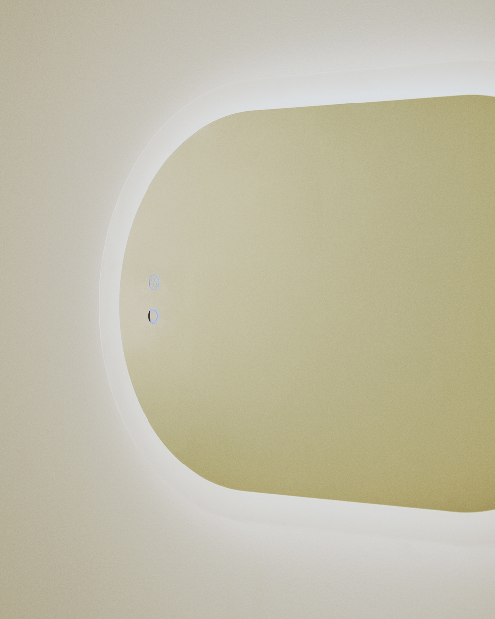 Овальное зеркало для ванной Mervi со LED подсветкой и защитой от запотевания 80 x 50 см