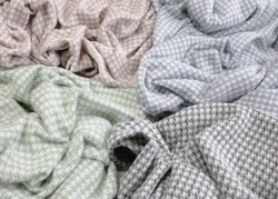 ГОЛУБОЙ - Альпака жаккард ГУСИНАЯ ЛАПКА (КРВ610 Елена) (к1 еле заметные разводы от влаги с изнанки, с лица не видно + испачкан от кромки 0-5см)