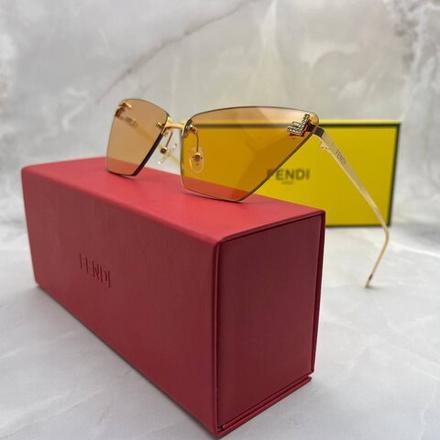 Солнцезащитные очки Fendi