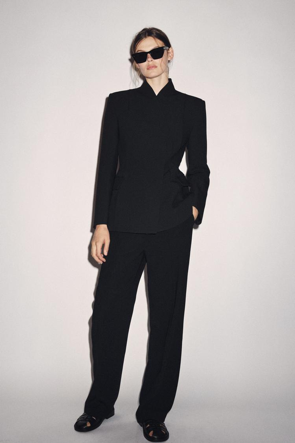 ZARA ПРИТАЛЕННЫЙ БЛЕЙЗЕР ИЗ КОЛЛЕКЦИИ ZW, ЧЕРНЫЙ