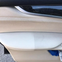 Leather Cleaner 500 MEGVIT Деликатный очиститель кожи с антибактериальным эффектом 500 мл