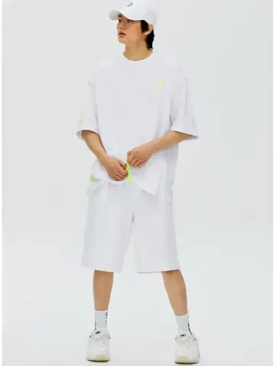 Шорты с высокий посадкой и неоновыми шнурками