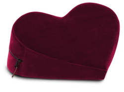Малая вишнёвая подушка-сердце для любви Liberator Retail Heart Wedge