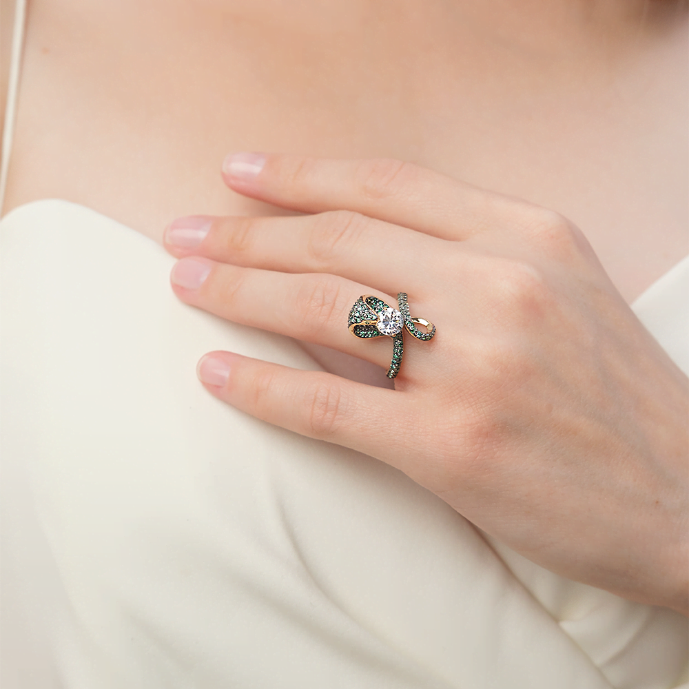 Кольцо «Кобра» из красного золота с фианитами