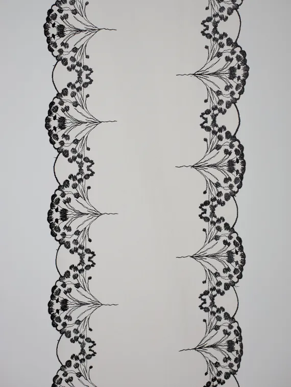 05-177 Вышивка на неэл. сетке 25 см, бежевый 775/черный