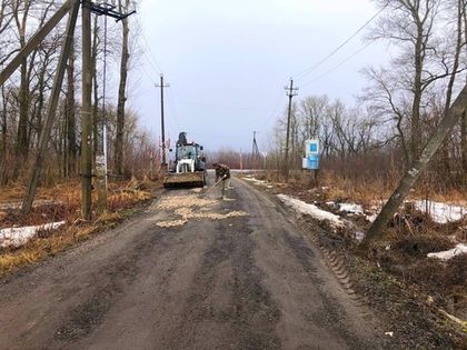 Проводится ямочный ремонт подъездной дороги
