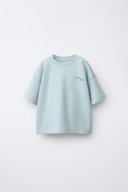 ZARA ФУТБОЛКА С НАДПИСЬЮ ИЗ ИНТЕРЛОКА, ПАСТЕЛЬНО-СИНИЙ