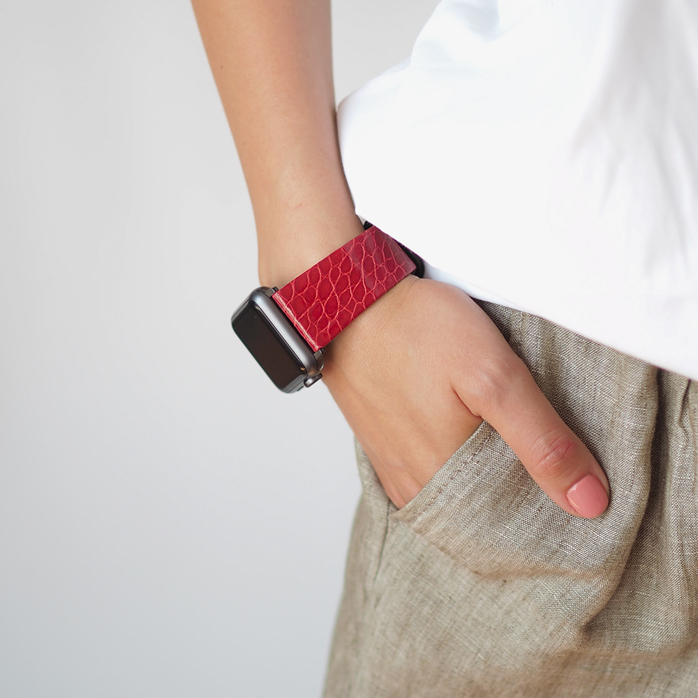 Ремешок для Apple Watch 44/45/46 mm из кожи аллигатора, цвета красный лак