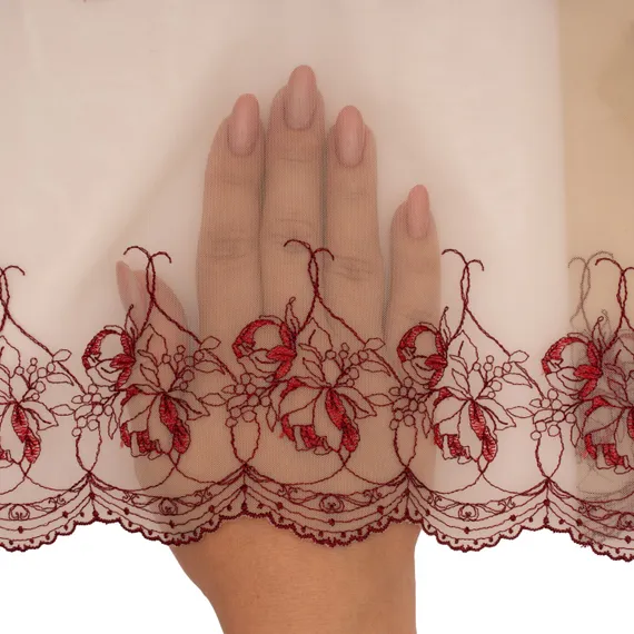 Вышивка на сетке песочная/т.красная (левая) 18 см