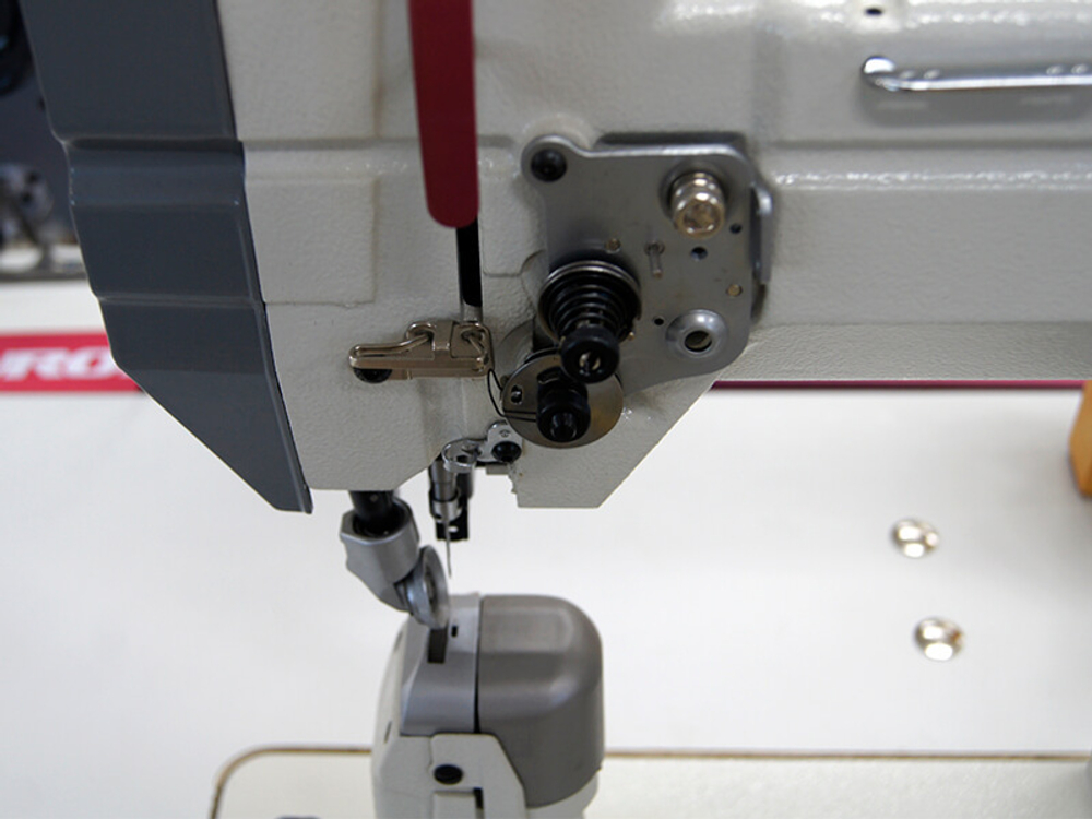 Колонковая швейная машина А - 8810 с 3 - ным продвижением