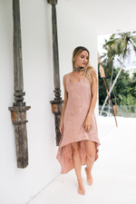 Платье Chintamani розовое льняное с открытой спиной