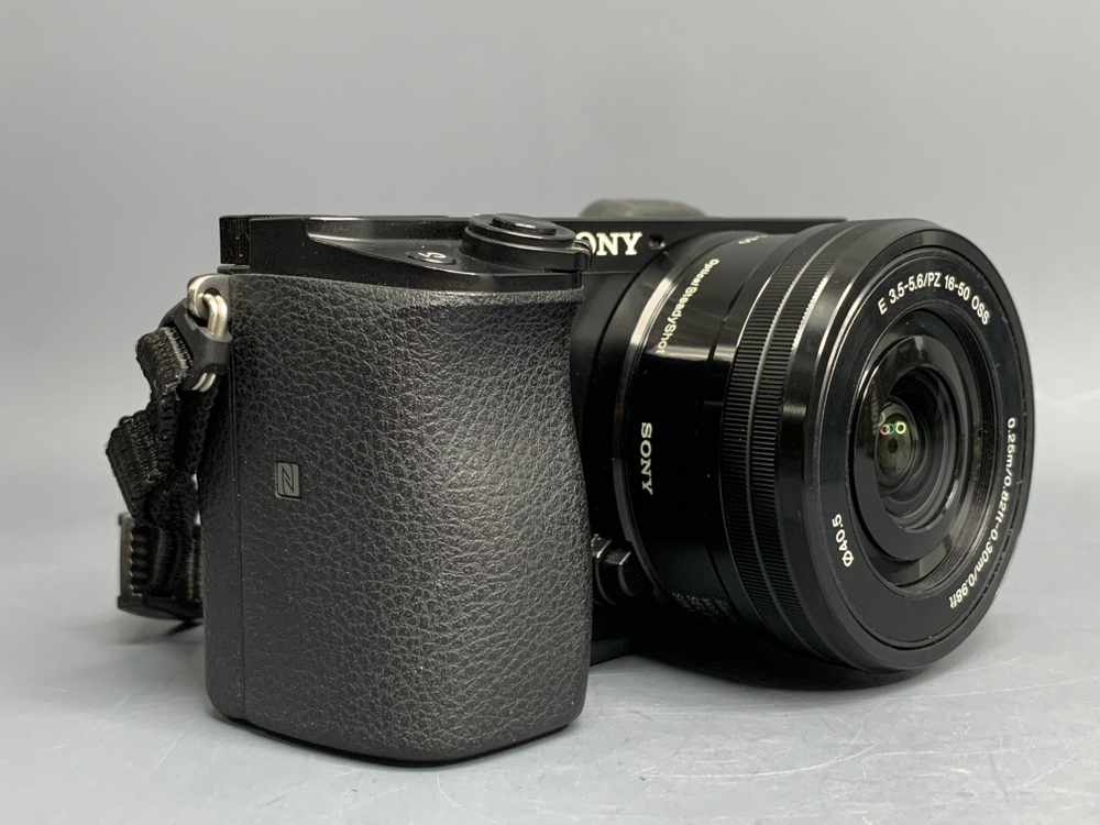 Sony A6100 kit 16-50mm 11.000 кадров