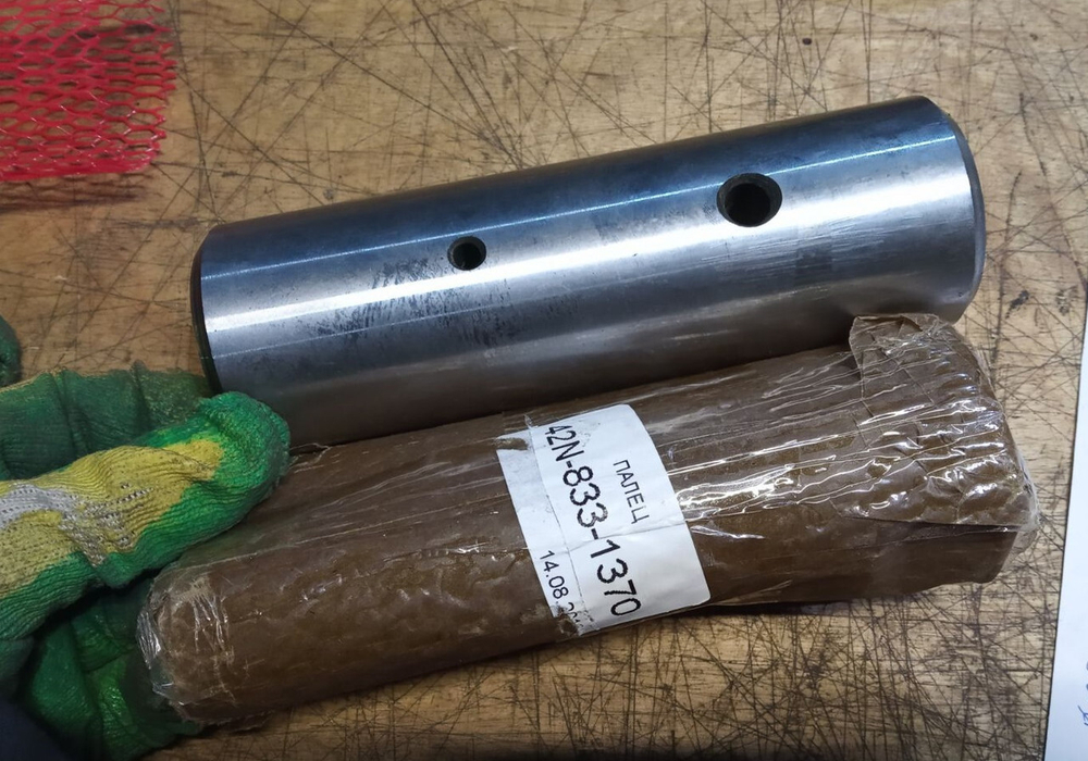 Палец 42N-833-1370