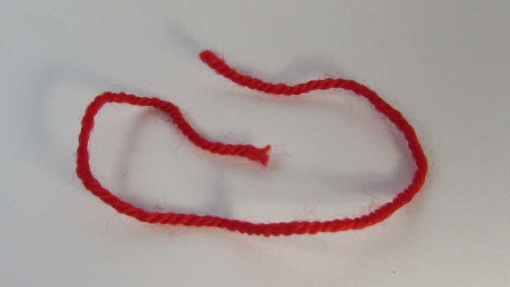 Нить Красная на удачу с подвеской (Кошечка)