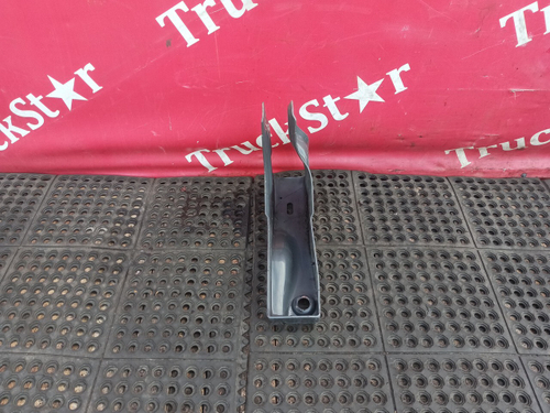 Кронштейн замка кабины правый 2017г