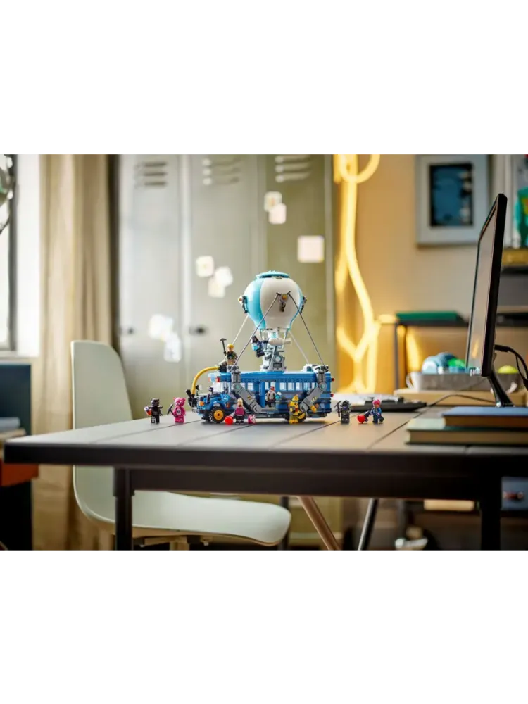 Конструктор Fortnite 77073 Боевой автобус