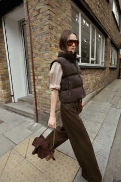 ZARA СТЕГАНЫЙ ЖИЛЕТ, КОРИЧНЕВЫЙ