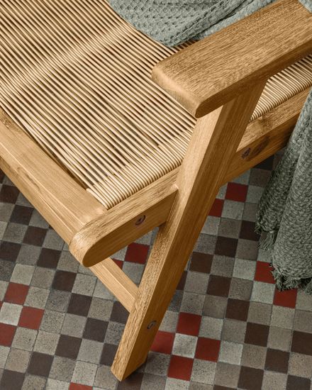 Кресло Geralda из дерева акации с натуральной отделкой La Forma Испания 