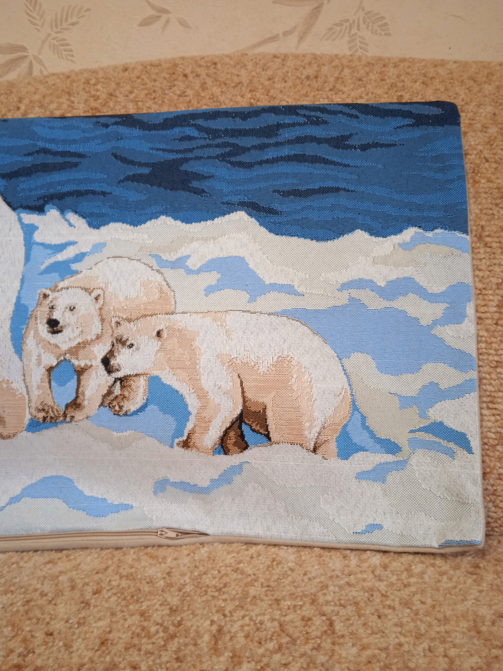 Декоративный гобеленовый чехол Медведица 34х87