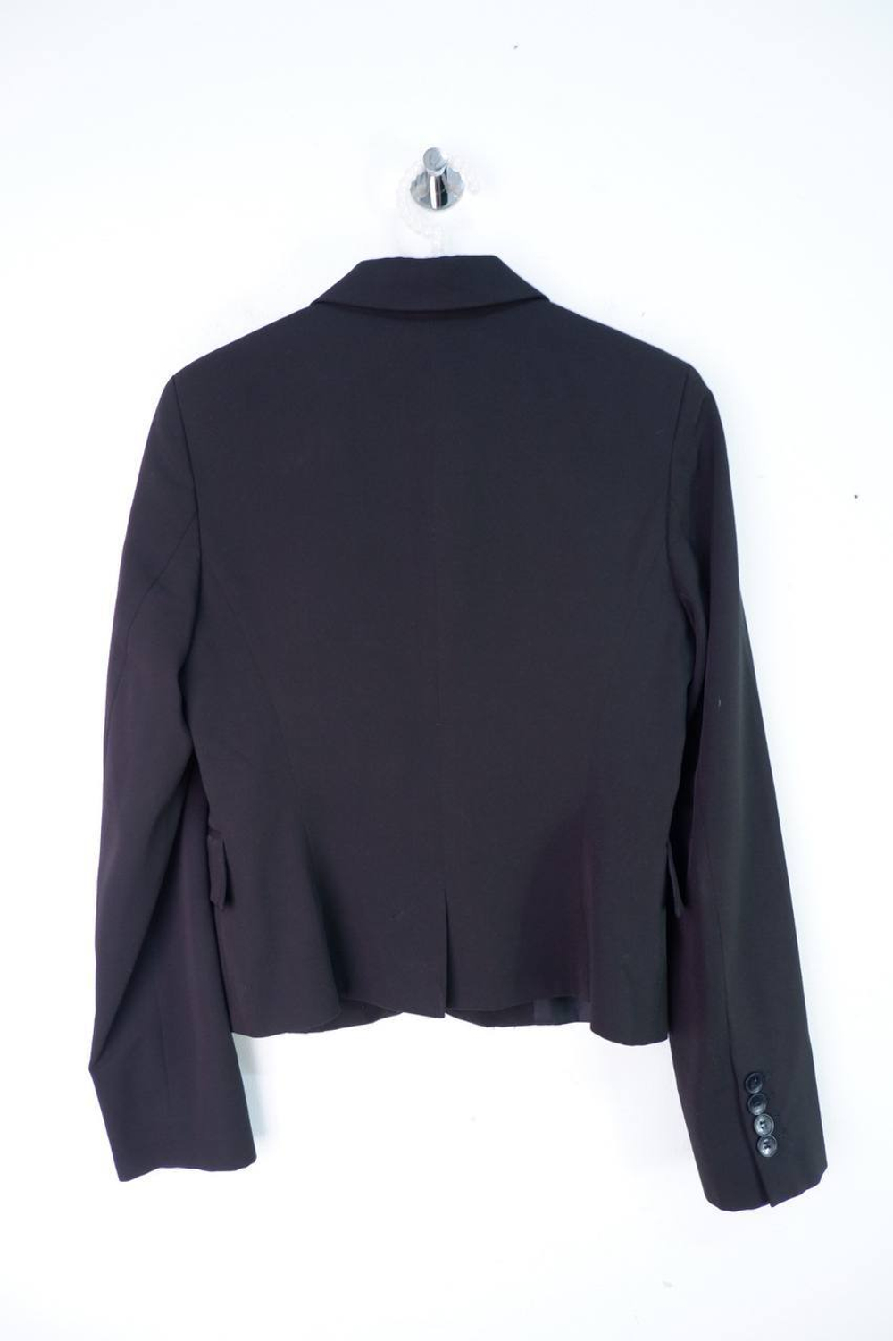 Жакет сдержанного кроя, визуально на 44 размер