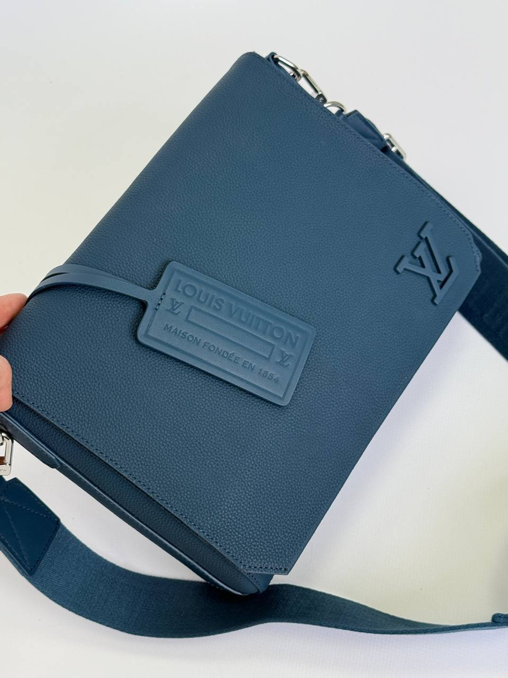 Сумка-мессенджер Louis Vuitton