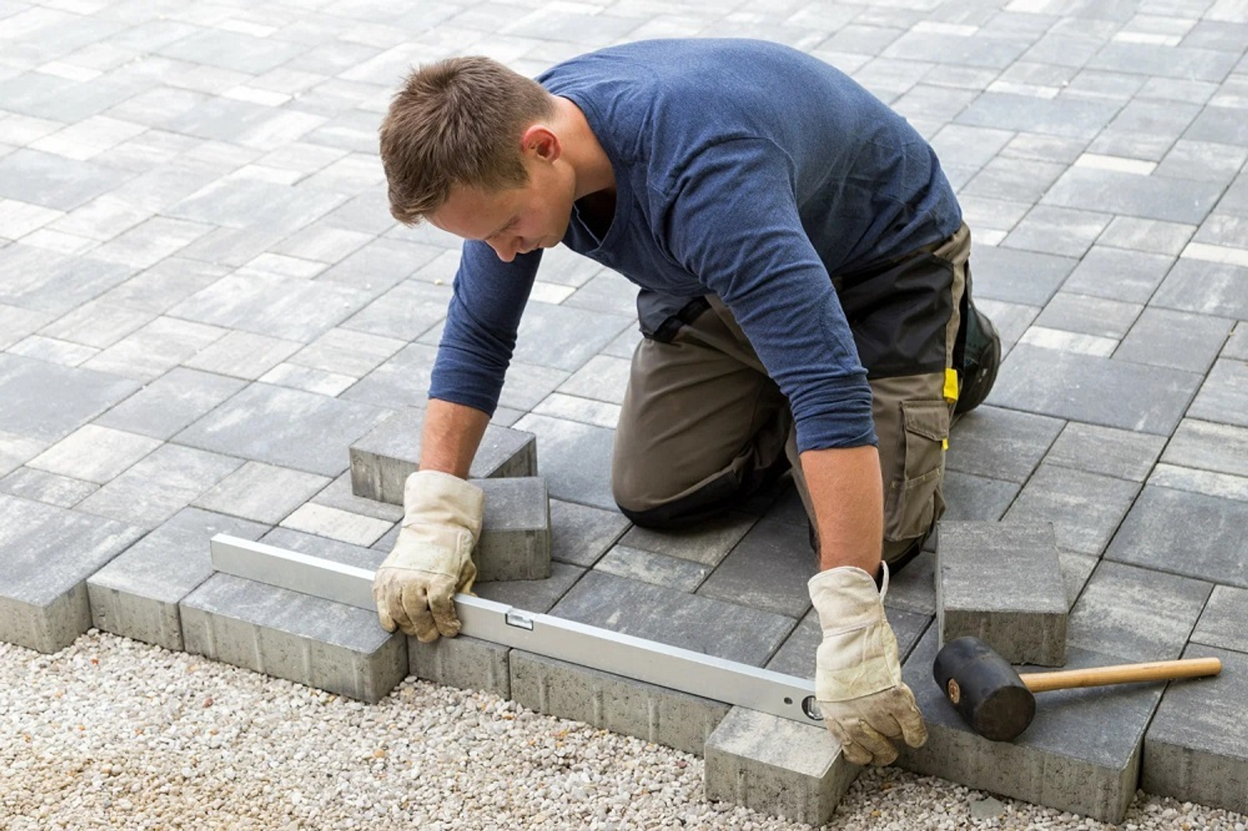 Основные инструменты, которые нужны при укладке тротуарной плитки