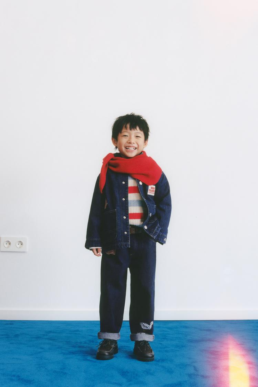 ZARA ДЖИНСОВАЯ КУРТКА С НАШИВКАМИ, СИНИЙ