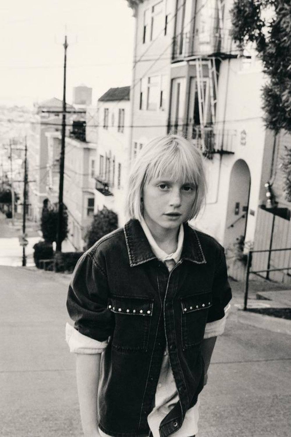 ZARA ДЖИНСОВАЯ РУБАШКА С ЗАКЛЕПКАМИ «ЗВЕЗДЫ», СЕРЫЙ