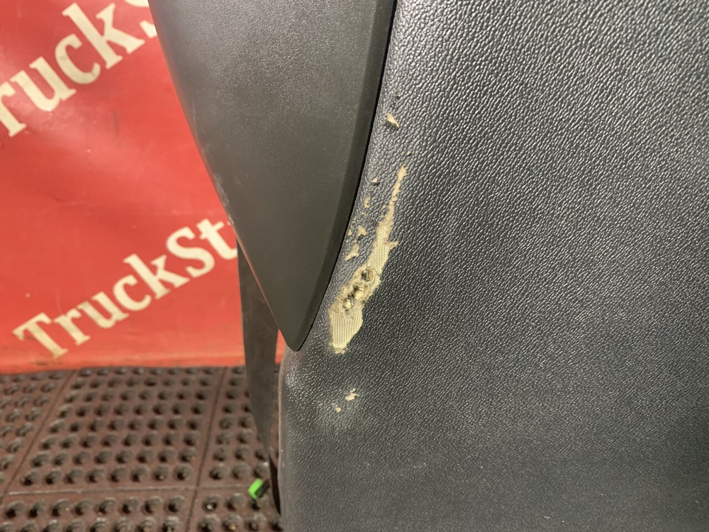 Сиденье водительское пневматическое