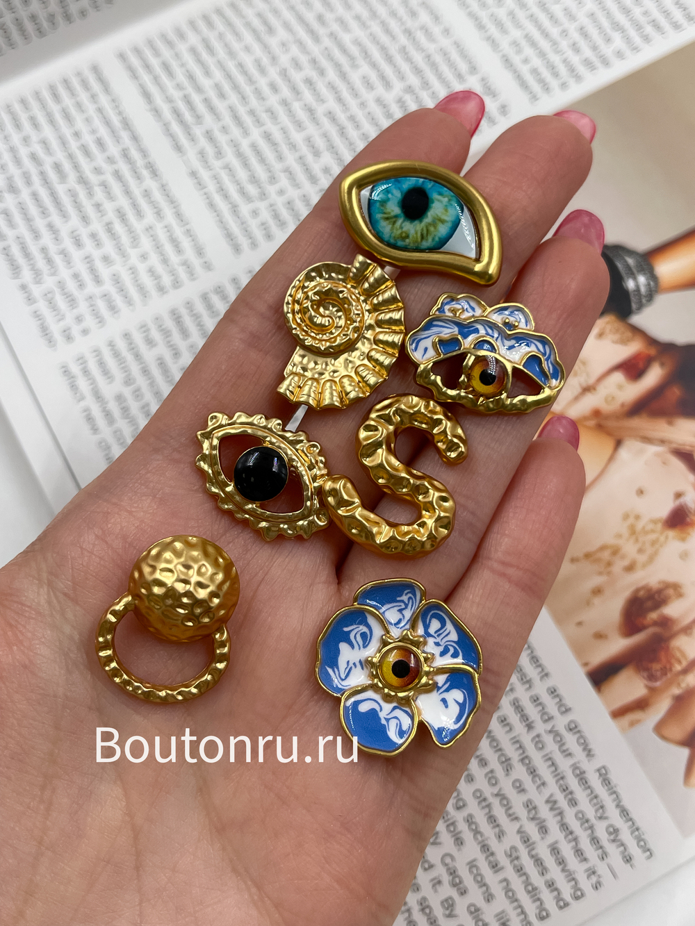 Пуговицы Скиапар. золотистые в форме глаза с белой и синей эмалью