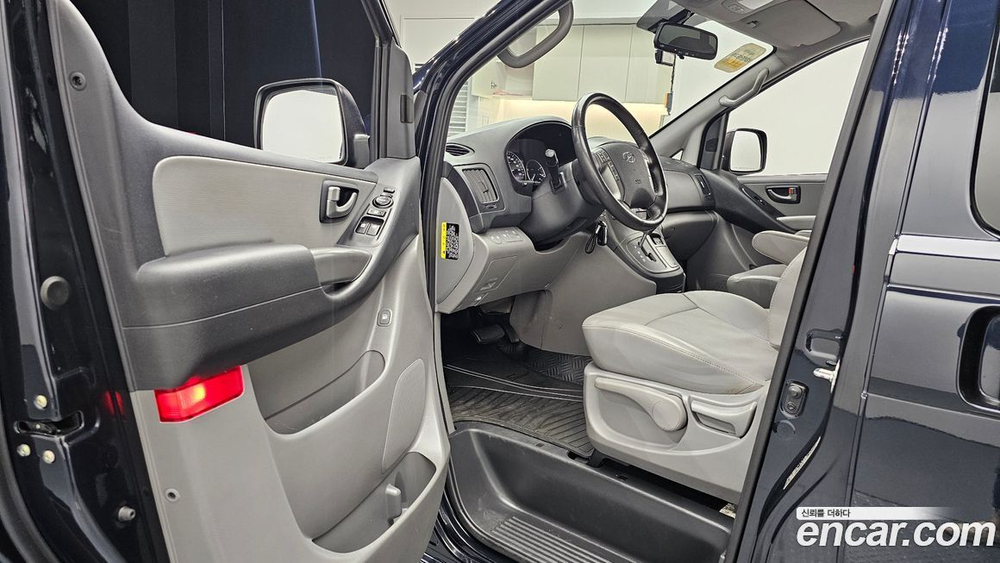 Hyundai The New Grand Starex Van 5-и местный (03.2020)