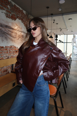 Бомбер из эко кожи, ассиметричный, на пуговицах