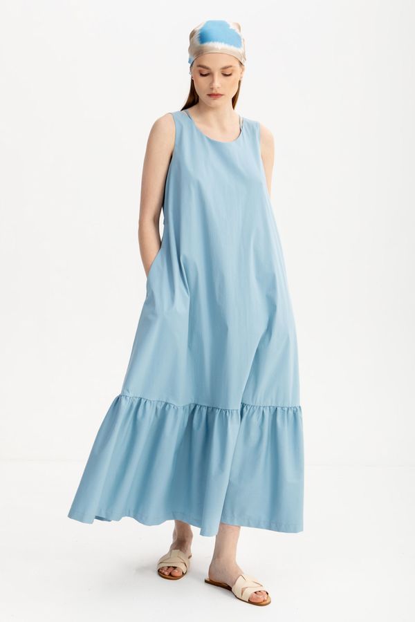 Платье с воланом