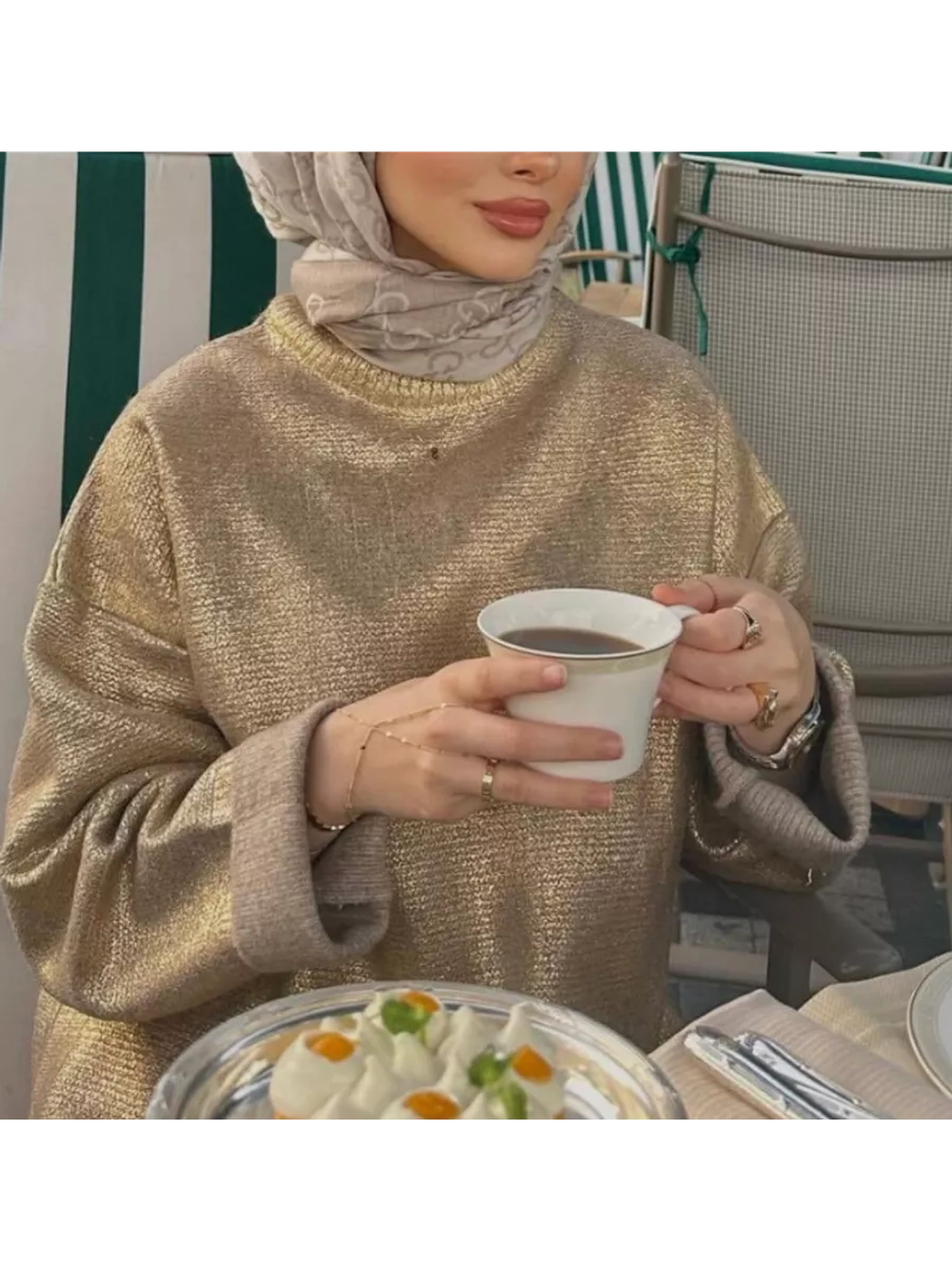 Свитер золотистый