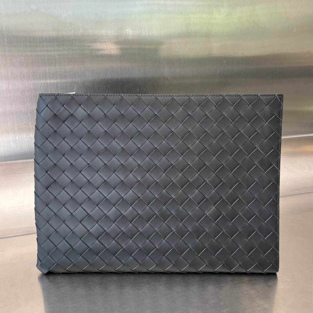 Bottega Veneta Pouch 33 cm