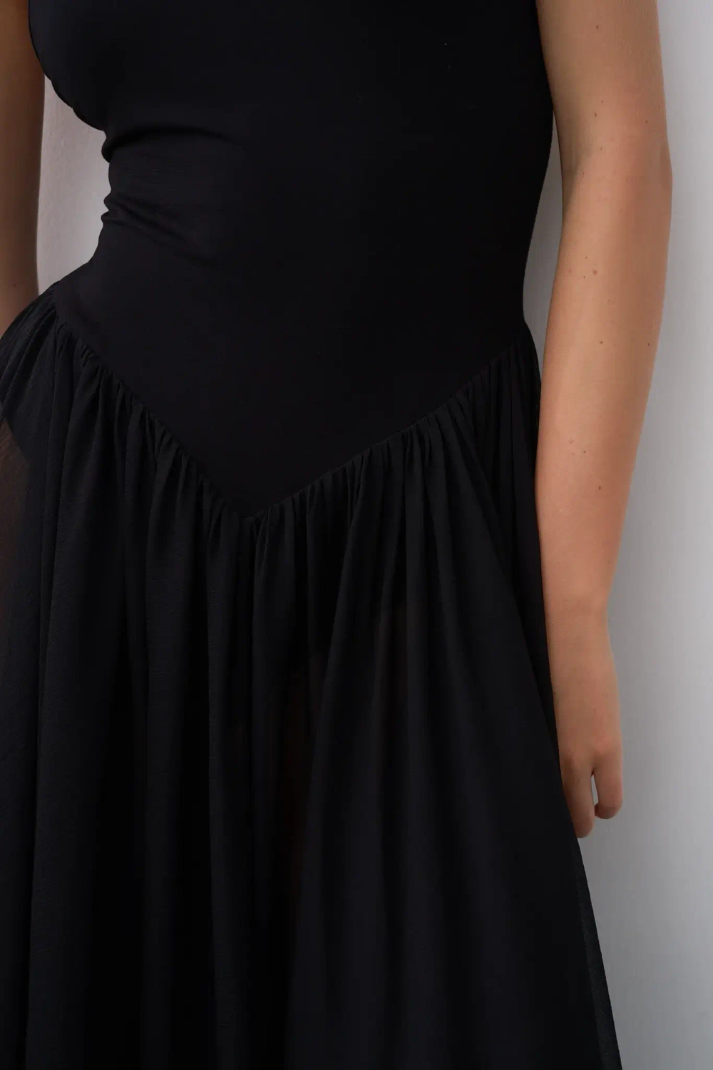 Платье-русалка черное