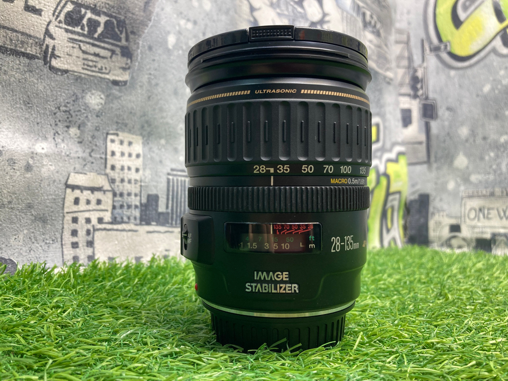 Canon EF 28-135mm 3.5-5.6 IS USM