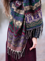 Шерстяной палантин с этно орнаментом