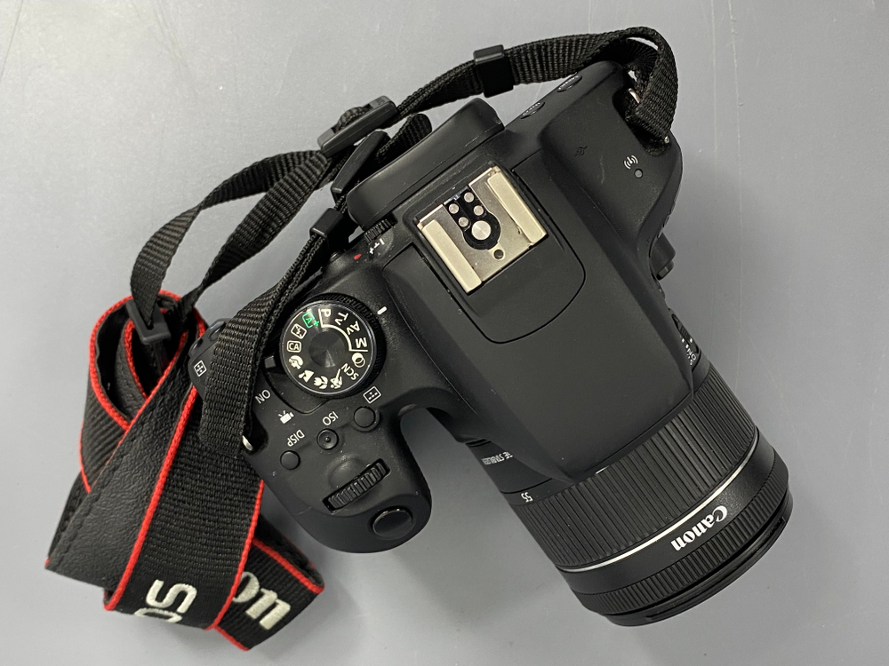 Canon 800D Kit 18-55mm IS STM 7.000 кадров