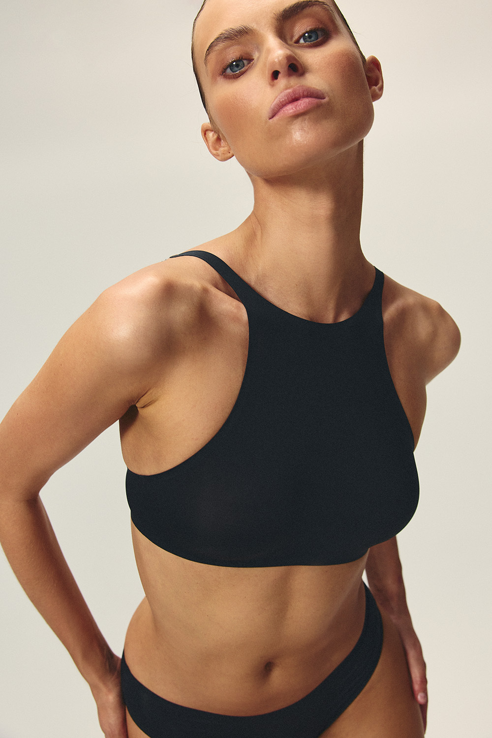 Топ-халтер INVISIBLE Чёрный