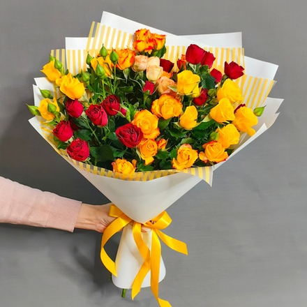 Букет из 7 кустовых роз