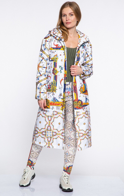 Пальто "Лабиринт", по мотивам средневековых буквиц и фантастических существ со страниц Псалтыри Латтрелла