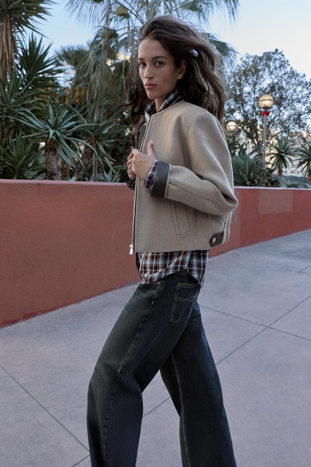 ZARA БОМБЕР С ОТДЕЛКОЙ ИЗ ИСКУССТВЕННОЙ КОЖИ, ПЕСОЧНЫЙ