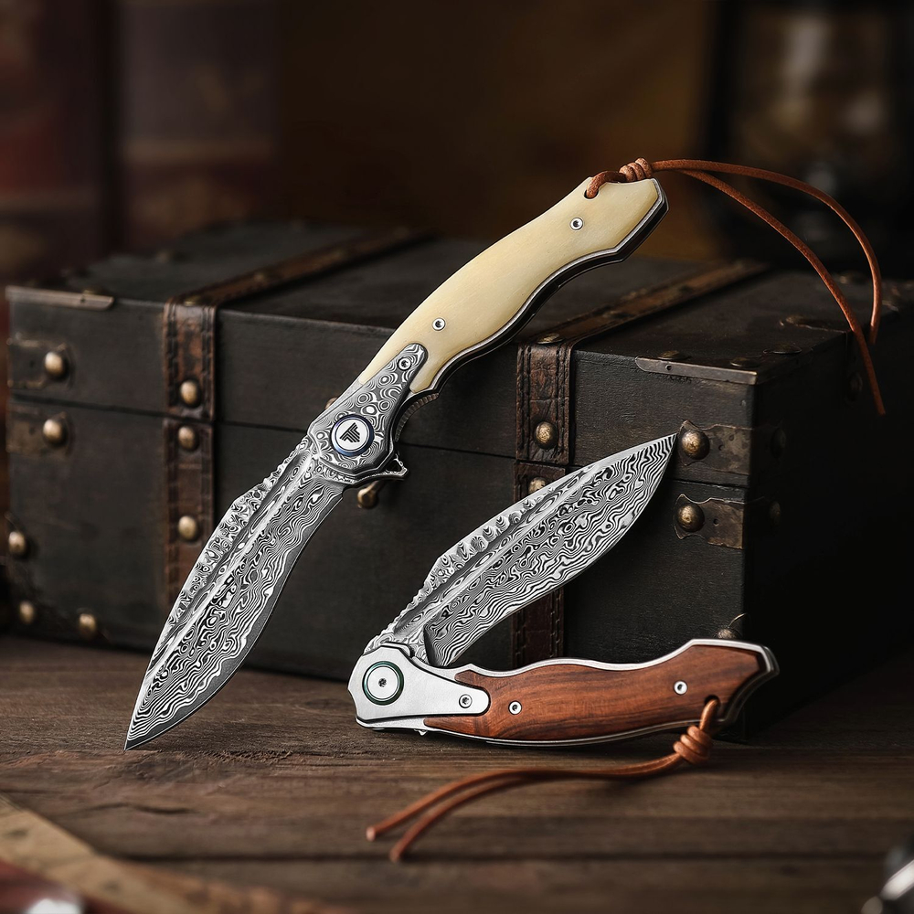 Складной туристический нож TRIVISA Lepus-02 клинок 67 Layers Damascus рукоять кость и сталь (белый)