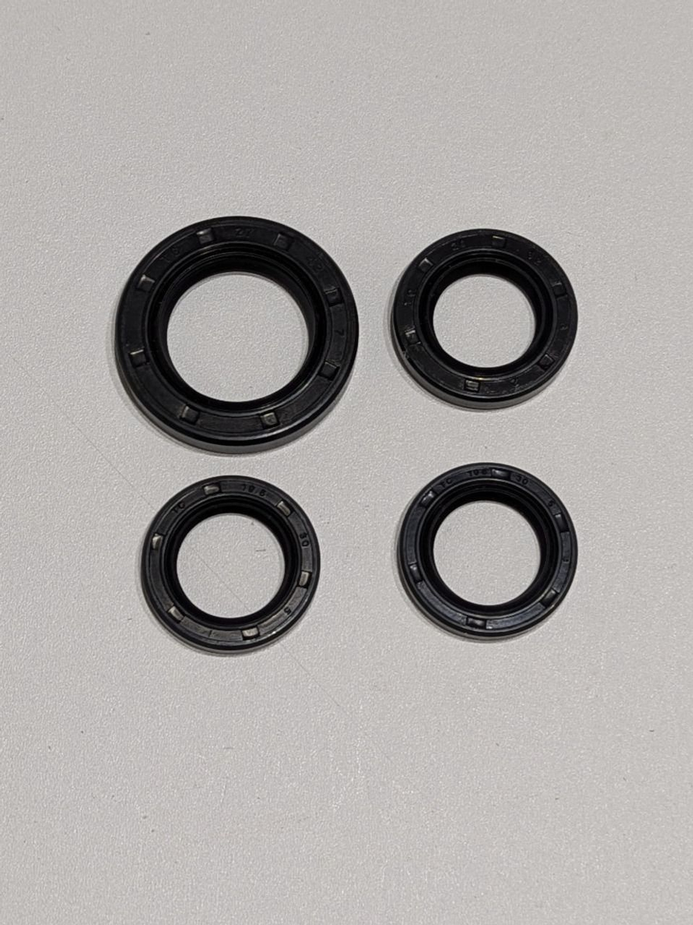 - Набор сальников двигателя скутера157QMJ 150 см3