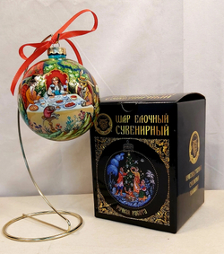 Шар новогодний с круговой авторской росписью  Палех "Алиса в стране чудес" в коробке
