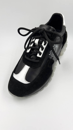 Кроссовки в черном цвете