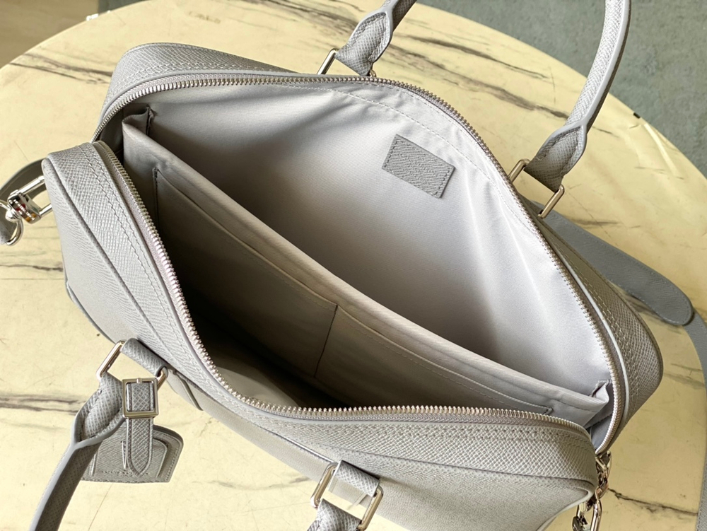 Louis Vuitton Porte Documents Voyage PM
