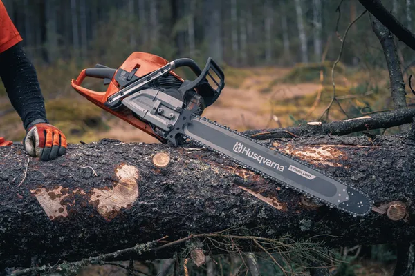 Новые бензиновые пилы Husqvarna с объёмом двигателя 90 куб. см. Ещё больше преимуществ.