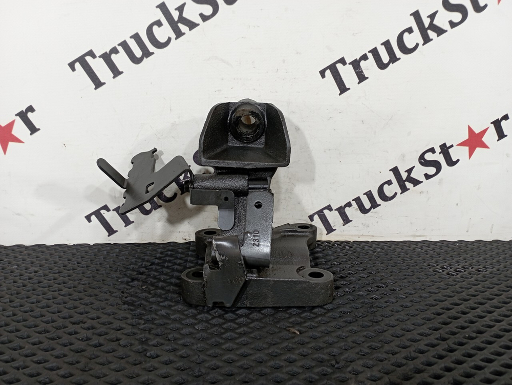 Кронштейн двигателя передний левый 2023г.